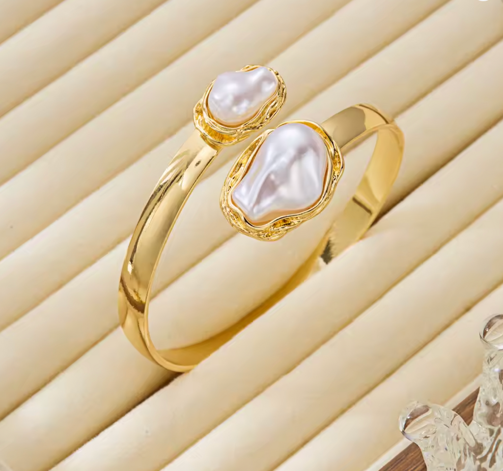 Exaggerated Golden Baroque Imitation Pearl Jewelry Set for Women
